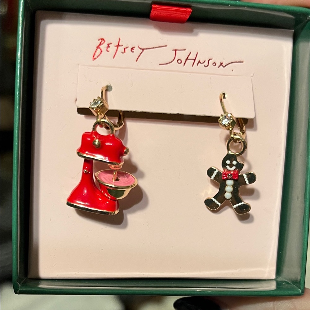 NIB Betsey Johnson Red Mixer and Gingerbread Earrings these are so cute